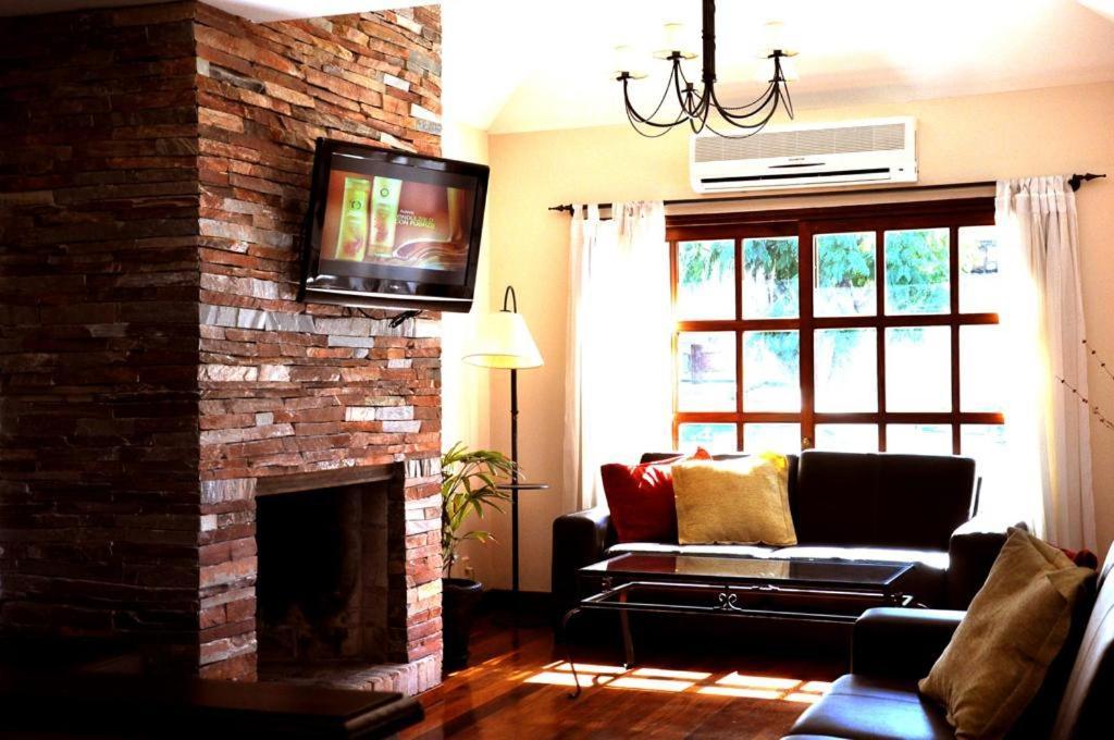 Ayres House Bed & Breakfast Колония дел Сакременто Екстериор снимка