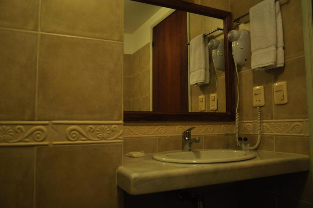 Ayres House Bed & Breakfast Колония дел Сакременто Екстериор снимка